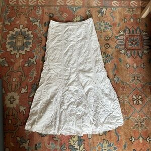 White linen summer skirt with a floral design and a side zipper, size small